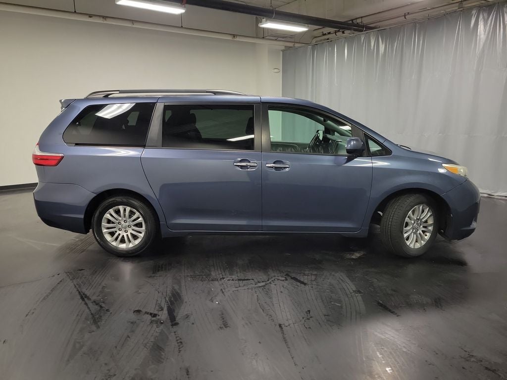 2017 Toyota Sienna XLE 8 Passenger