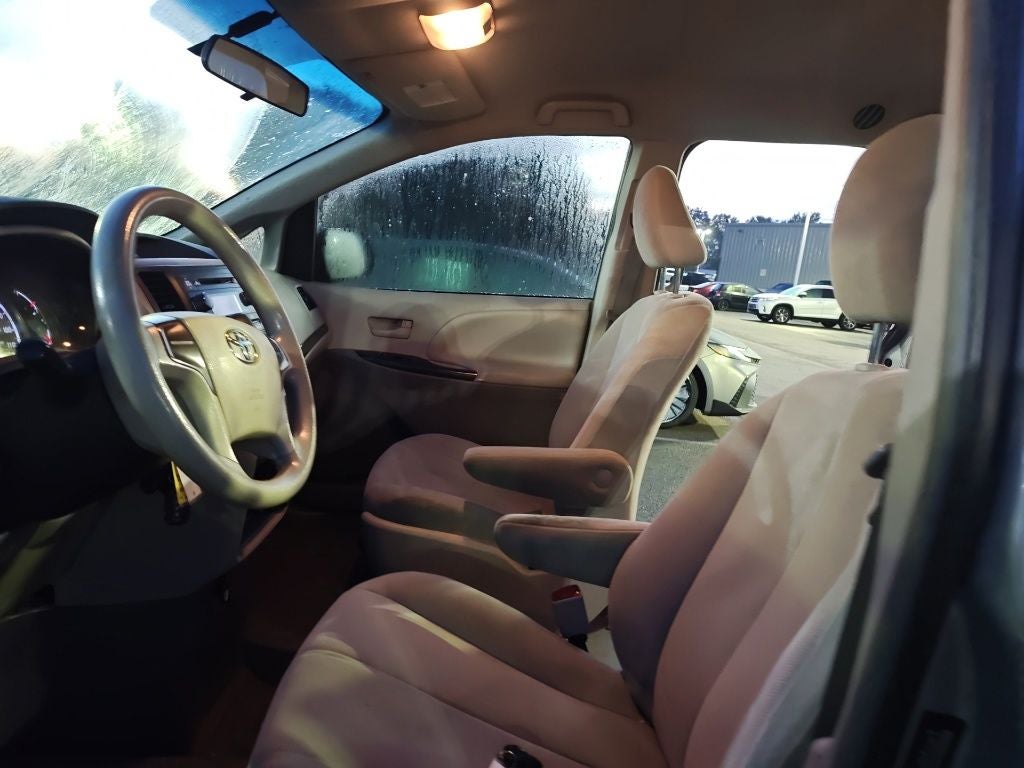 2014 Toyota Sienna L 7 Passenger