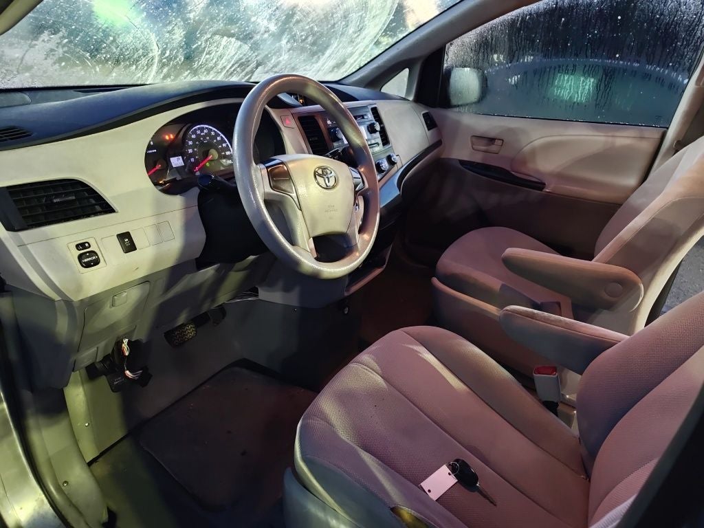 2014 Toyota Sienna L 7 Passenger