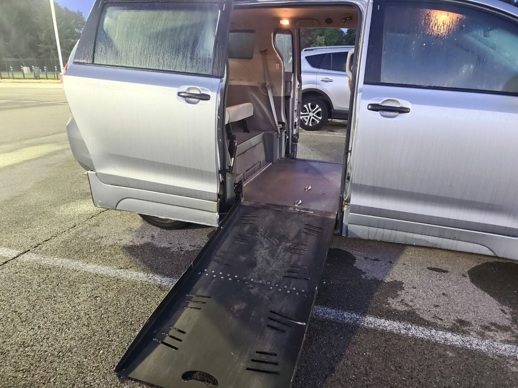 2014 Toyota Sienna L 7 Passenger