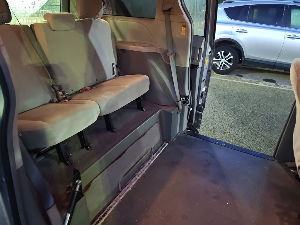 2014 Toyota Sienna L 7 Passenger