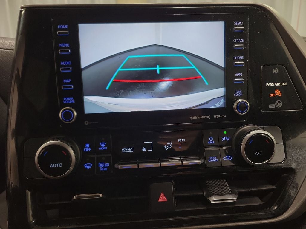 2020 Toyota Highlander LE
