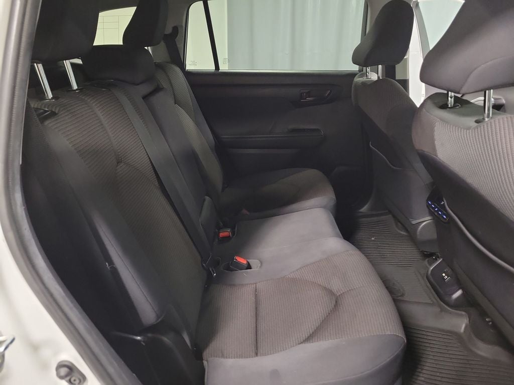 2020 Toyota Highlander LE