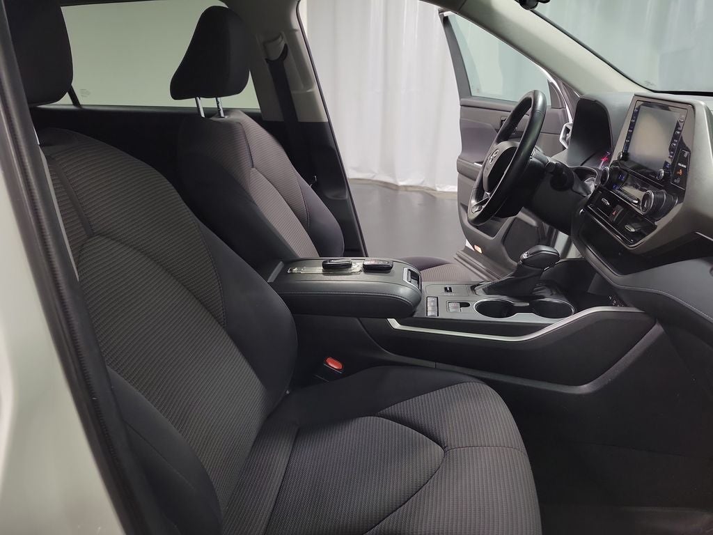 2020 Toyota Highlander LE