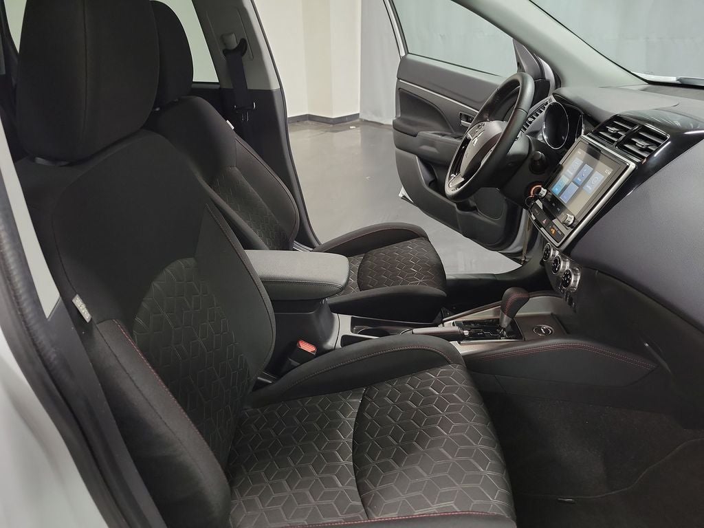 2025 Mitsubishi Outlander Sport 2.0 LE