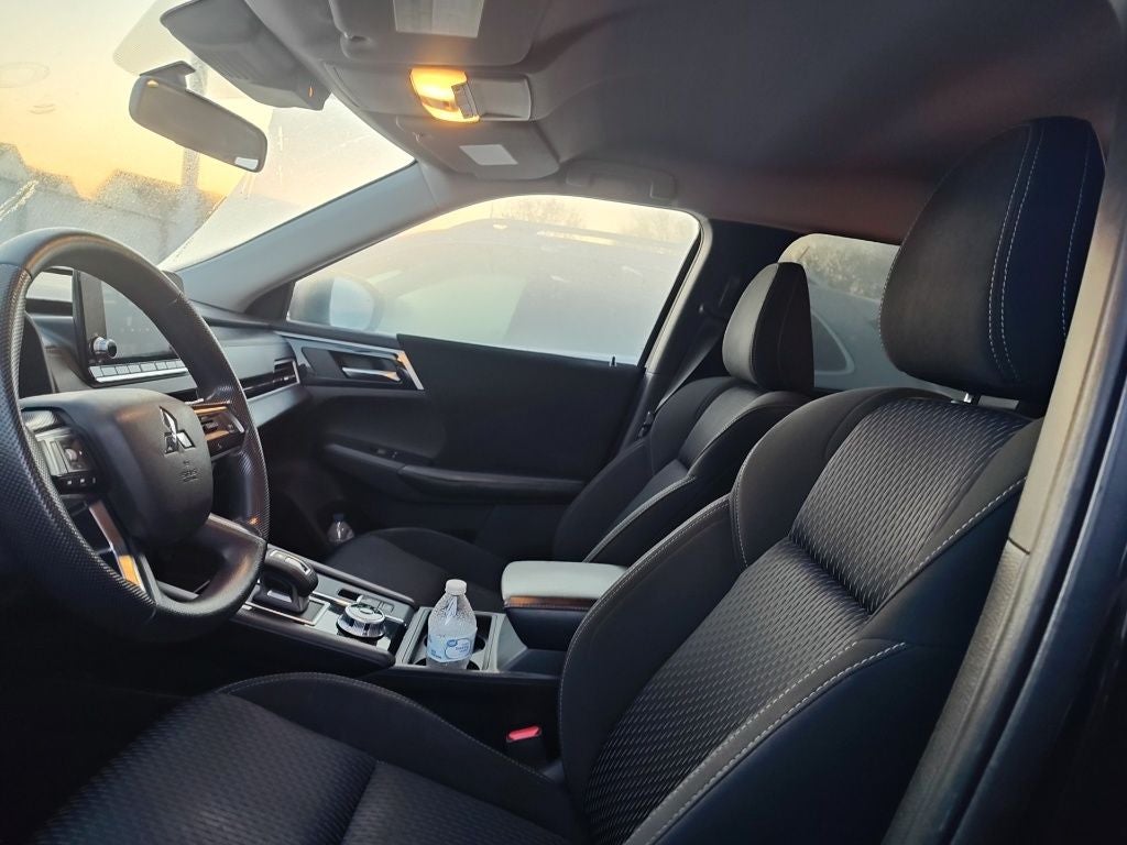 2022 Mitsubishi Outlander ES