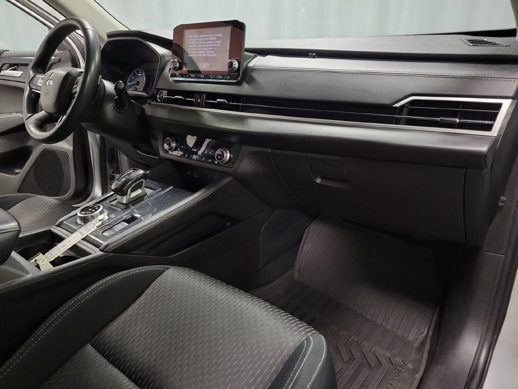 2023 Mitsubishi Outlander ES