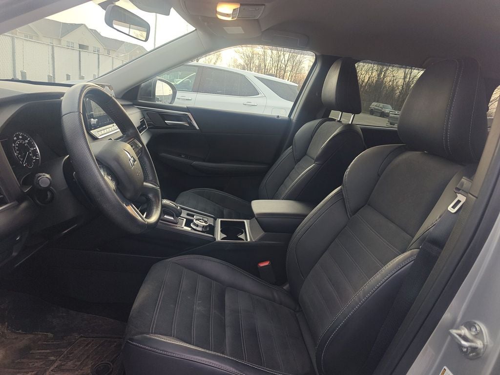 2022 Mitsubishi Outlander SE