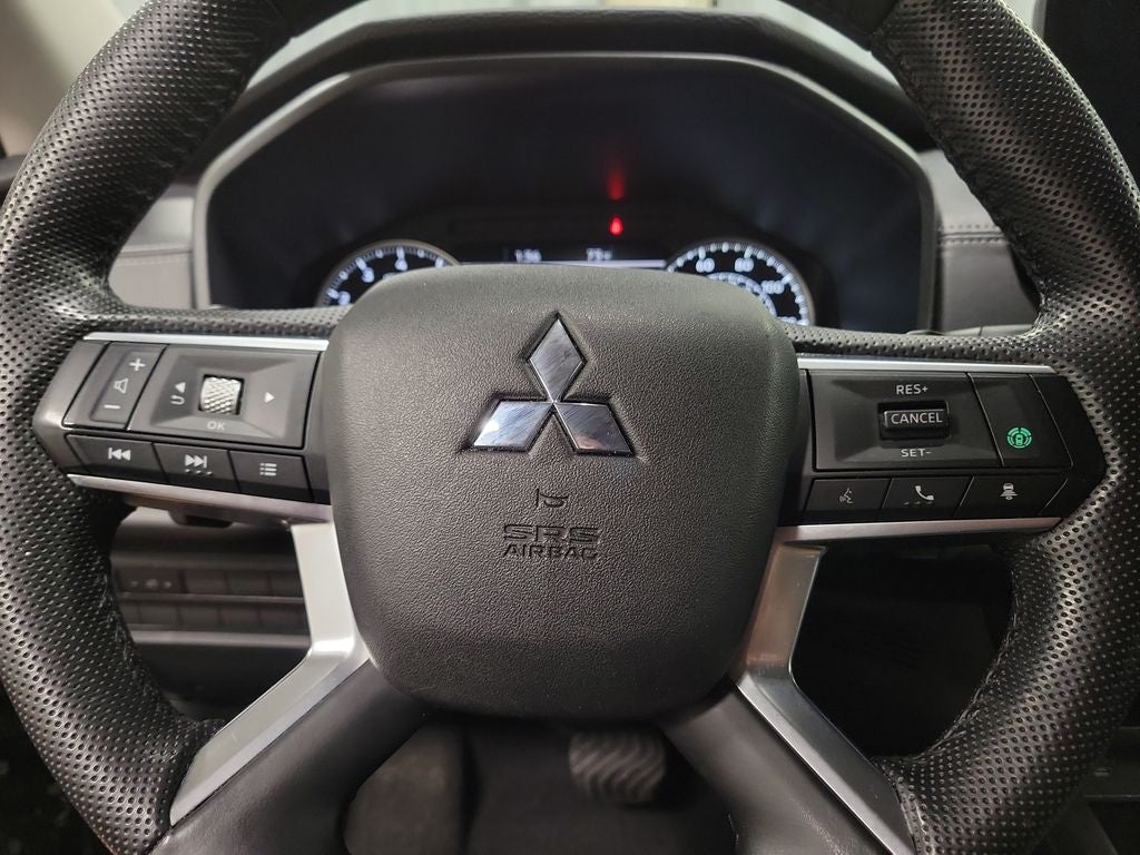 2023 Mitsubishi Outlander SE