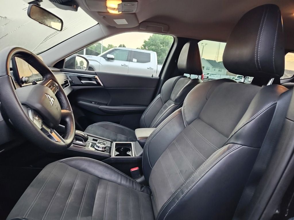 2023 Mitsubishi Outlander SE