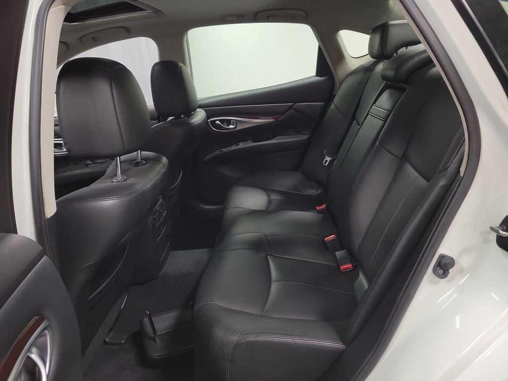 2016 INFINITI Q70 3.7X