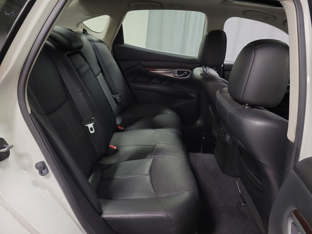 2016 INFINITI Q70 3.7X