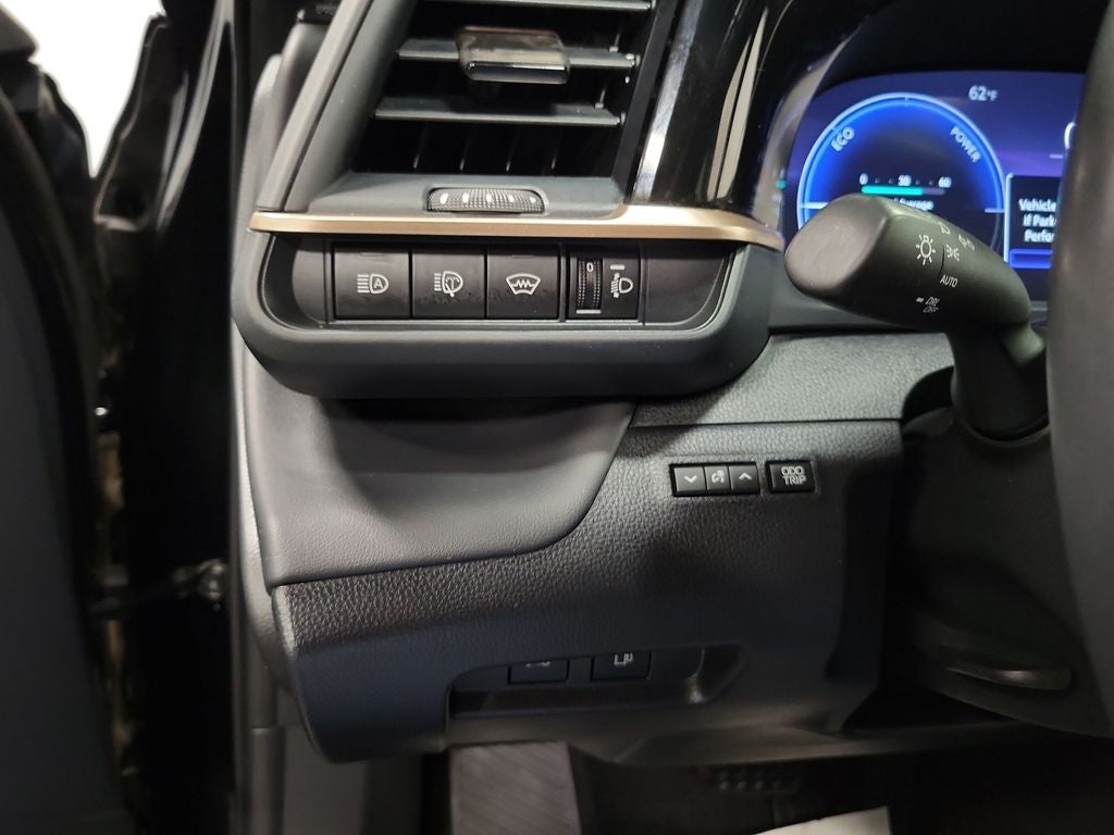 2025 Toyota Crown Signia XLE