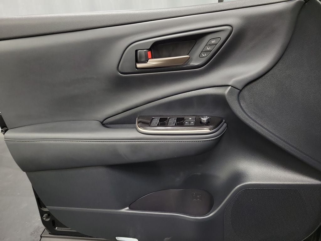 2025 Toyota Crown Signia XLE