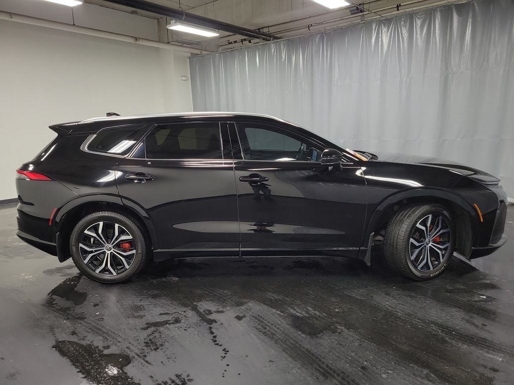 2025 Toyota Crown Signia XLE