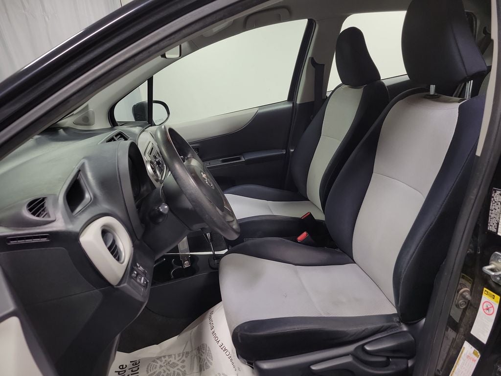 2012 Toyota Yaris LE