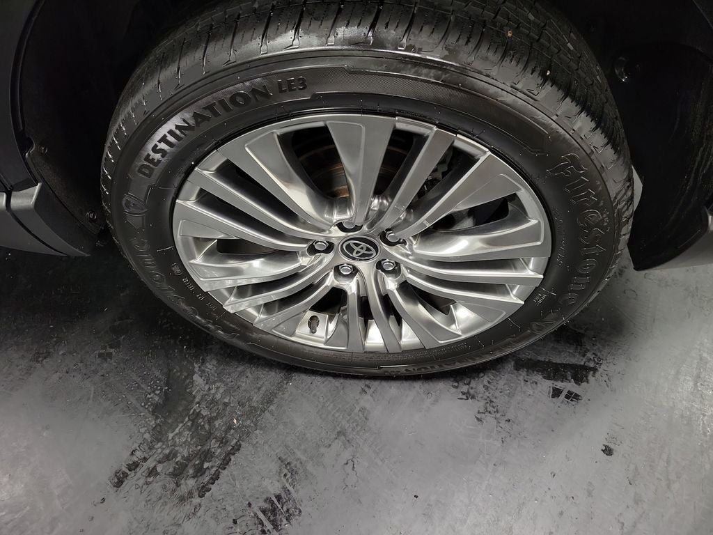 2023 Toyota Venza XLE