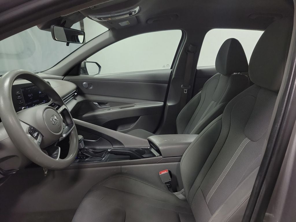 2022 Hyundai Elantra SE