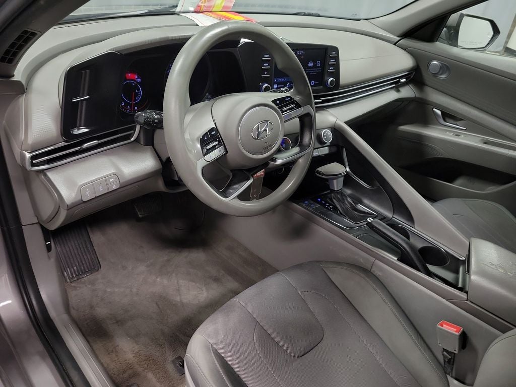 2022 Hyundai Elantra SE