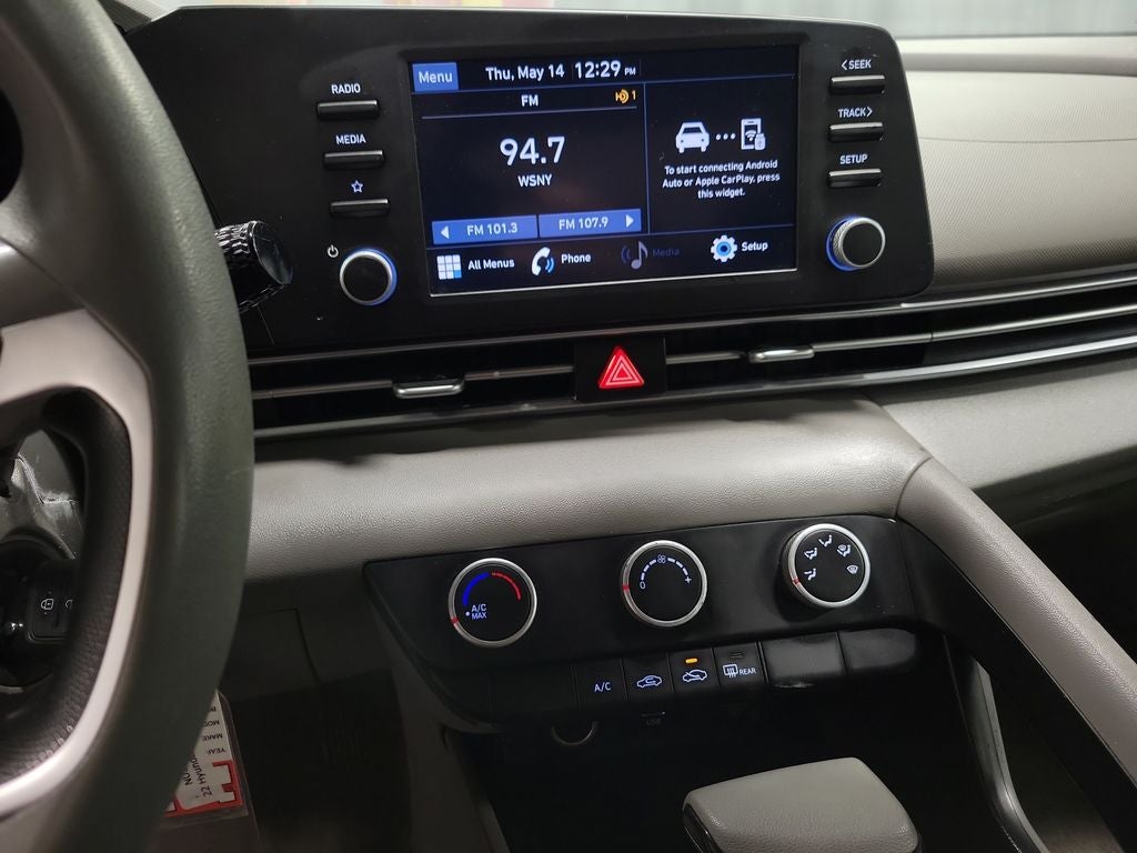2022 Hyundai Elantra SE