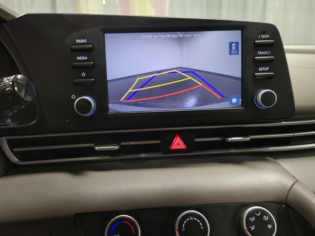 2022 Hyundai Elantra SE