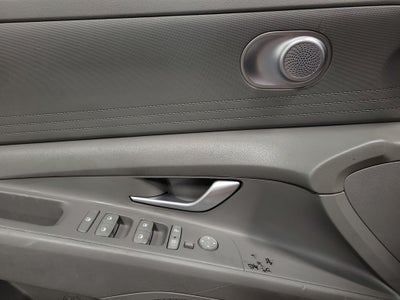 2022 Hyundai Elantra SE