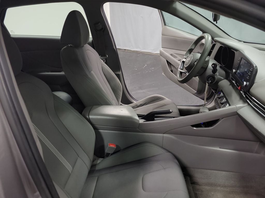 2022 Hyundai Elantra SE