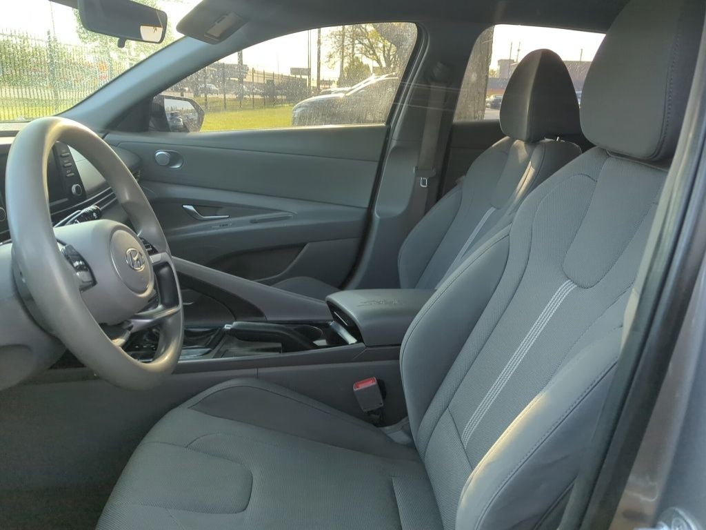 2022 Hyundai Elantra SE