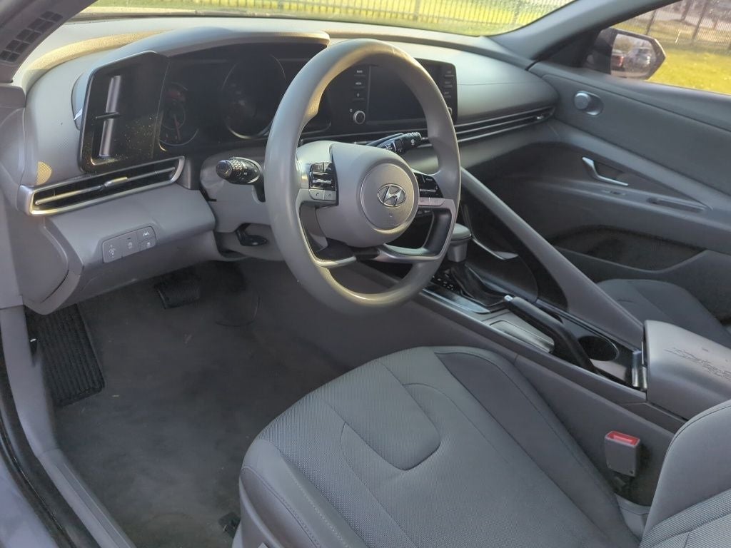 2022 Hyundai Elantra SE