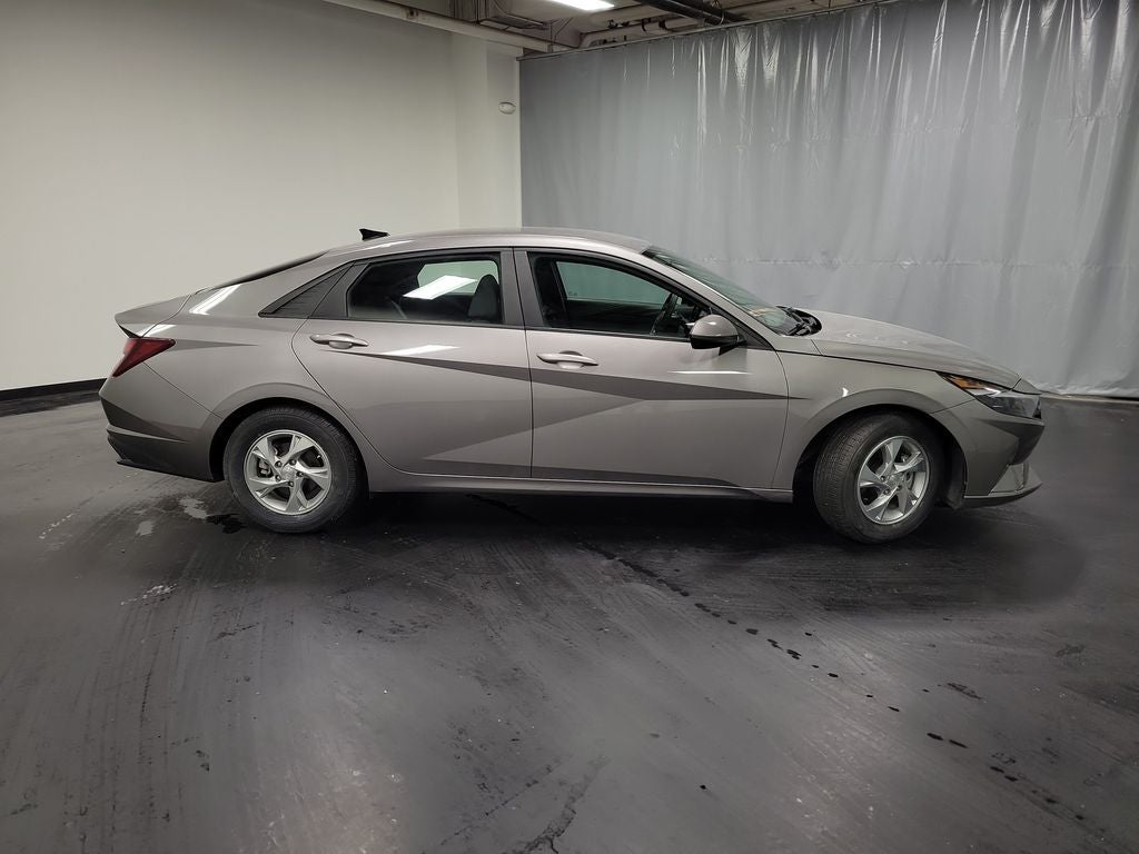 2022 Hyundai Elantra SE