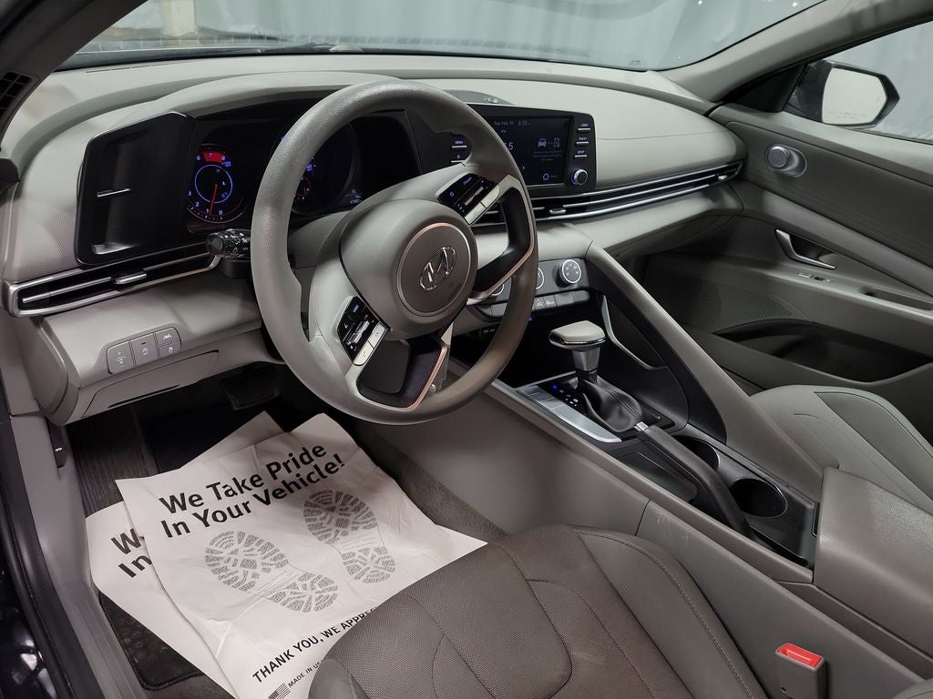 2023 Hyundai Elantra SE