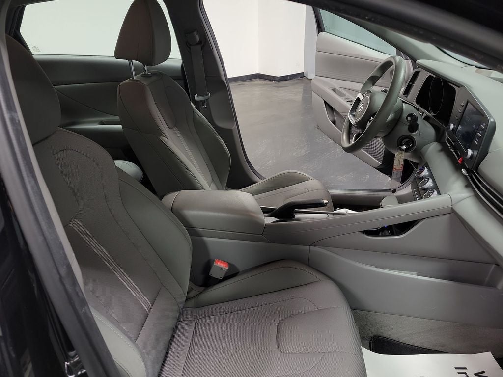 2023 Hyundai Elantra SE