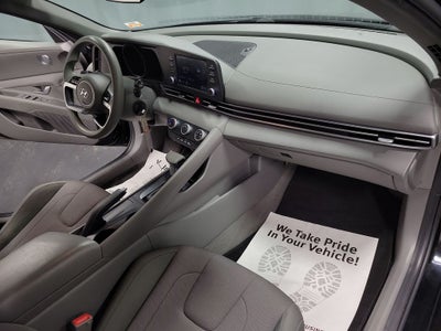 2023 Hyundai Elantra SE