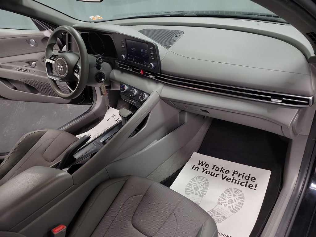 2023 Hyundai Elantra SE