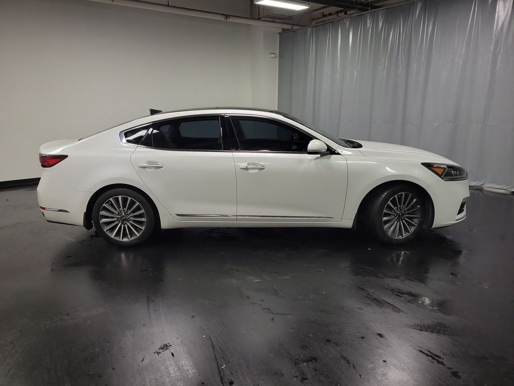 2017 Kia Cadenza Technology