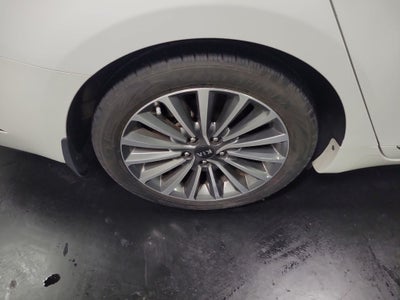 2017 Kia Cadenza Technology