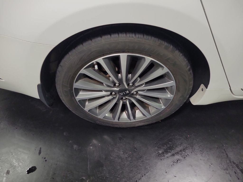 2017 Kia Cadenza Technology