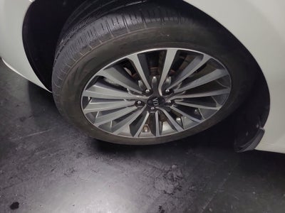 2017 Kia Cadenza Technology