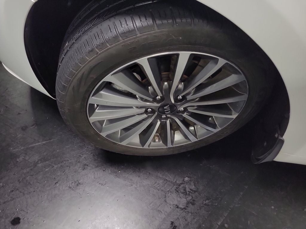 2017 Kia Cadenza Technology
