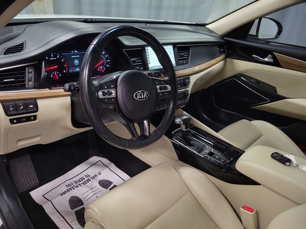 2017 Kia Cadenza Technology