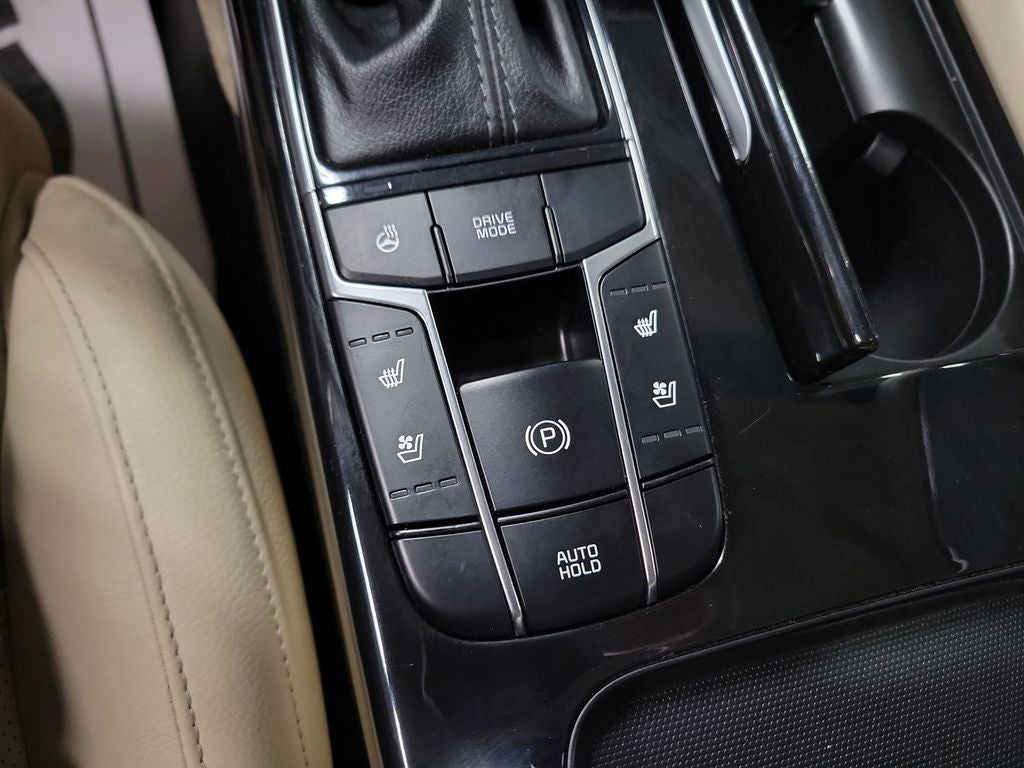 2017 Kia Cadenza Technology
