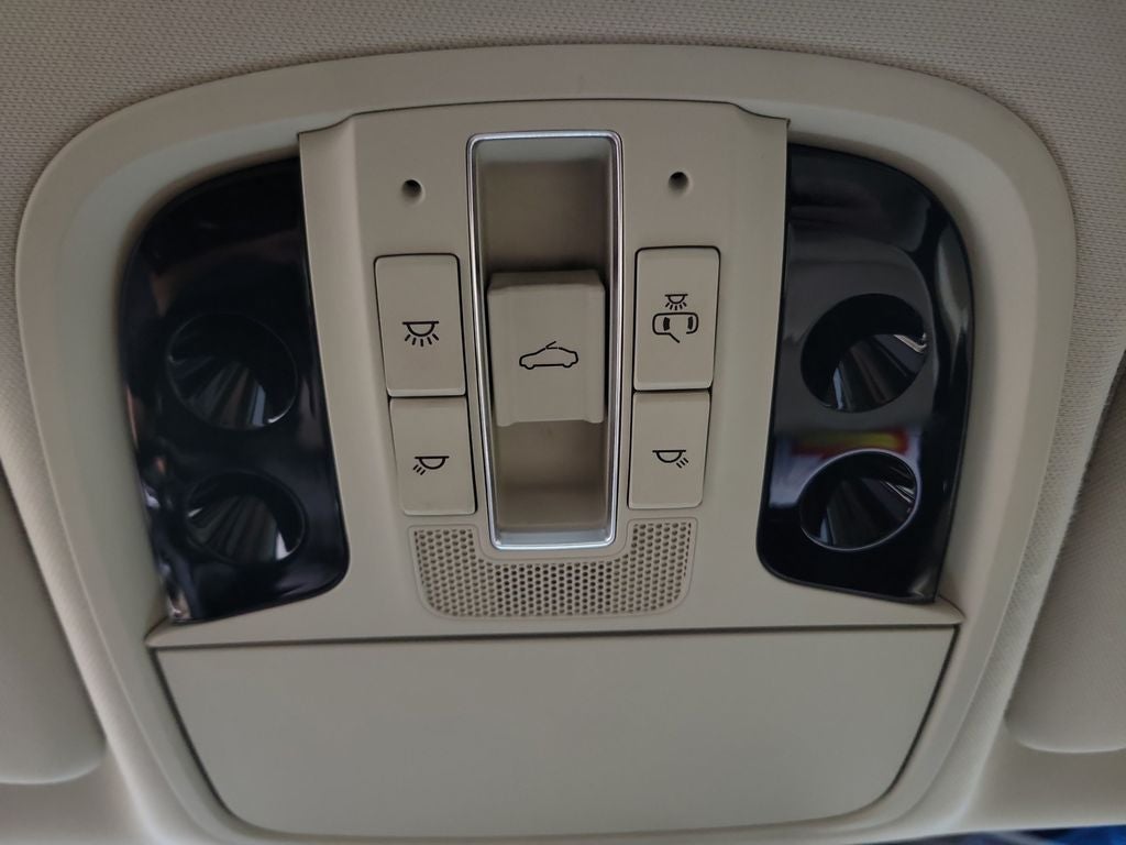 2017 Kia Cadenza Technology