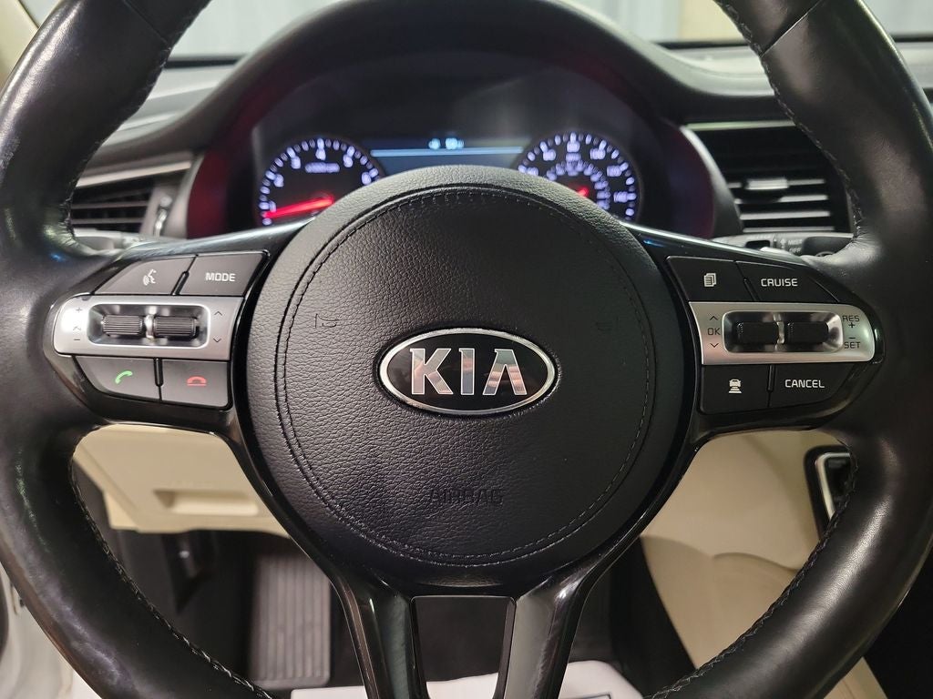 2017 Kia Cadenza Technology