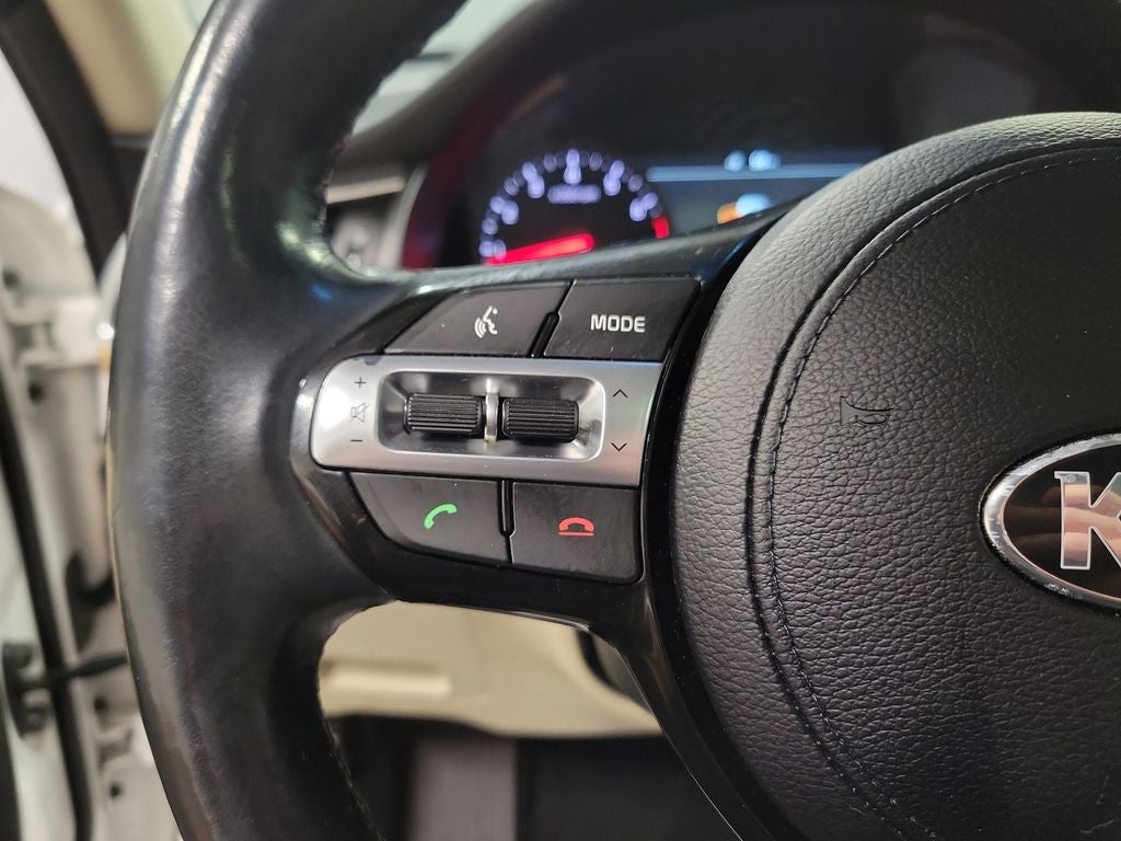 2017 Kia Cadenza Technology