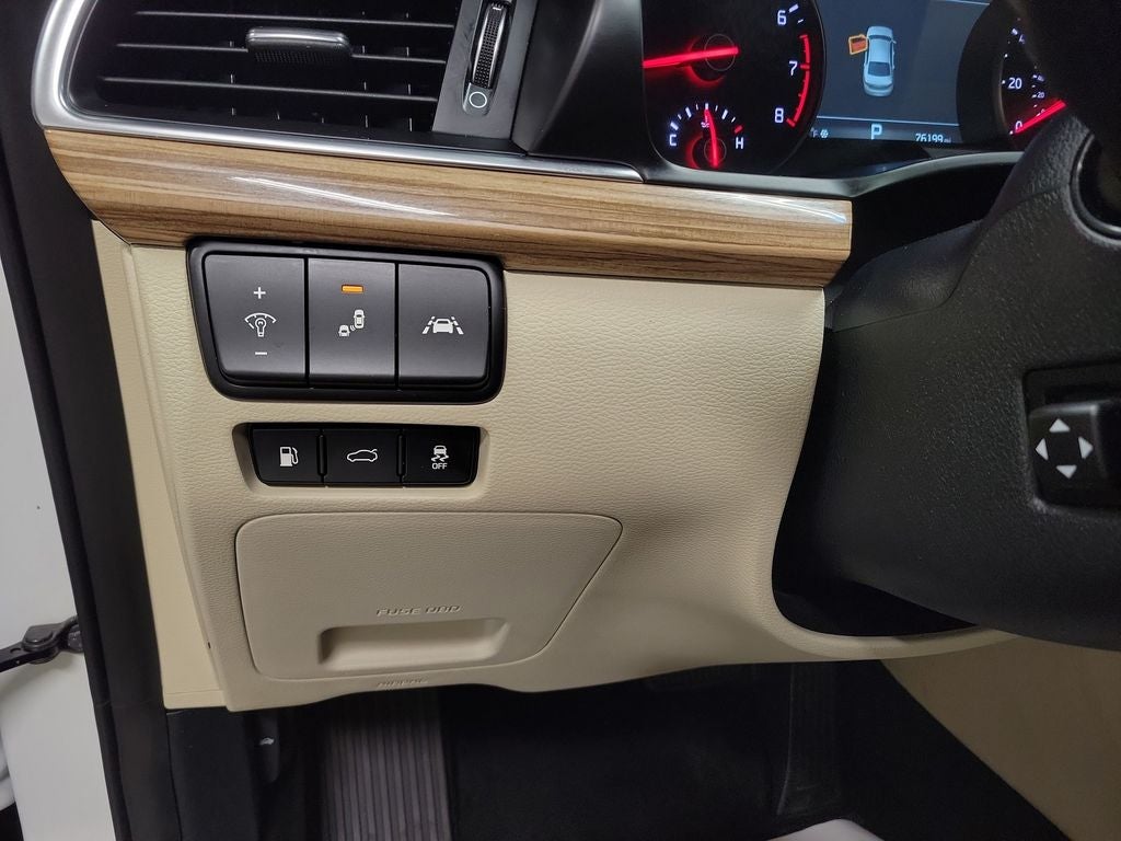 2017 Kia Cadenza Technology