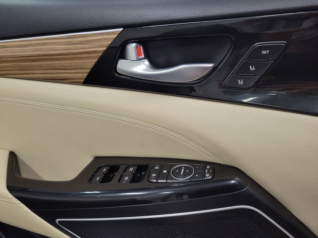 2017 Kia Cadenza Technology