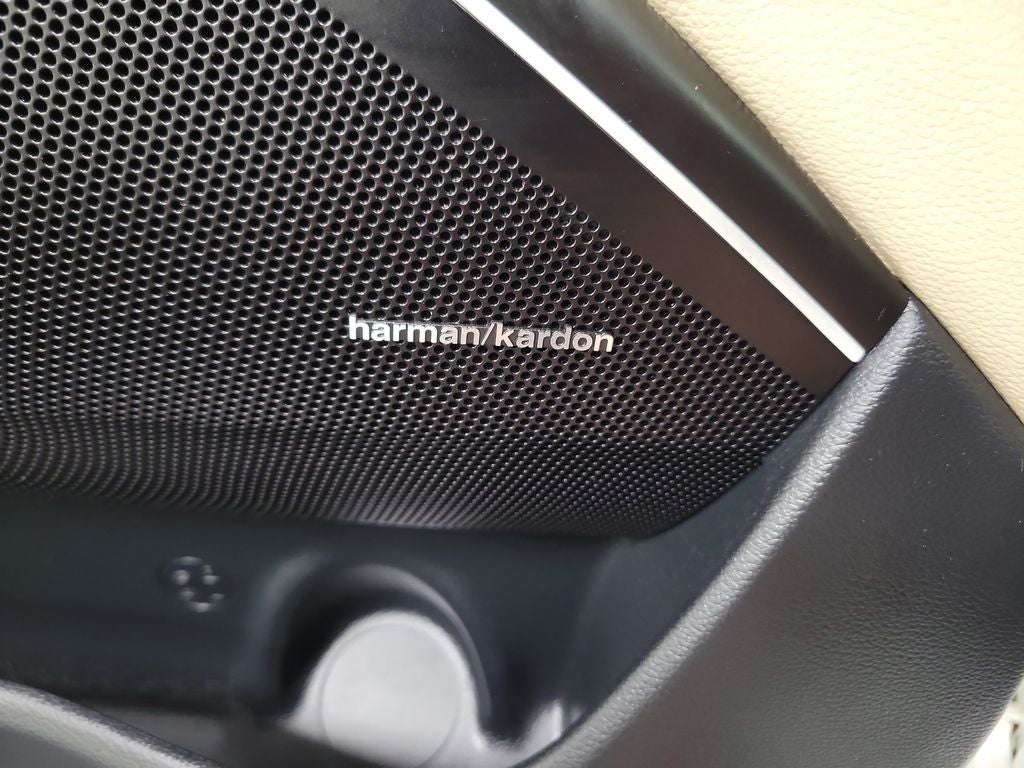 2017 Kia Cadenza Technology