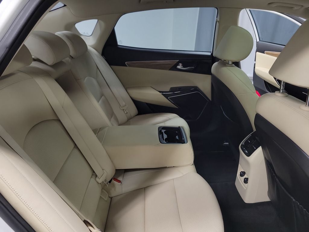 2017 Kia Cadenza Technology