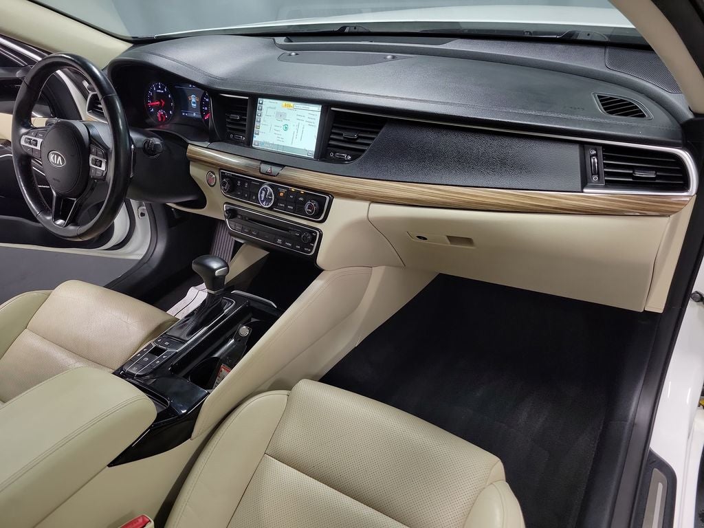 2017 Kia Cadenza Technology