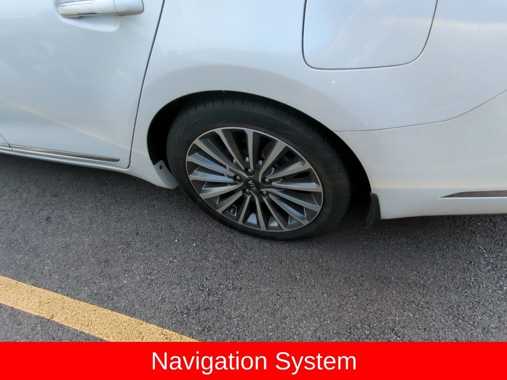 2017 Kia Cadenza Technology